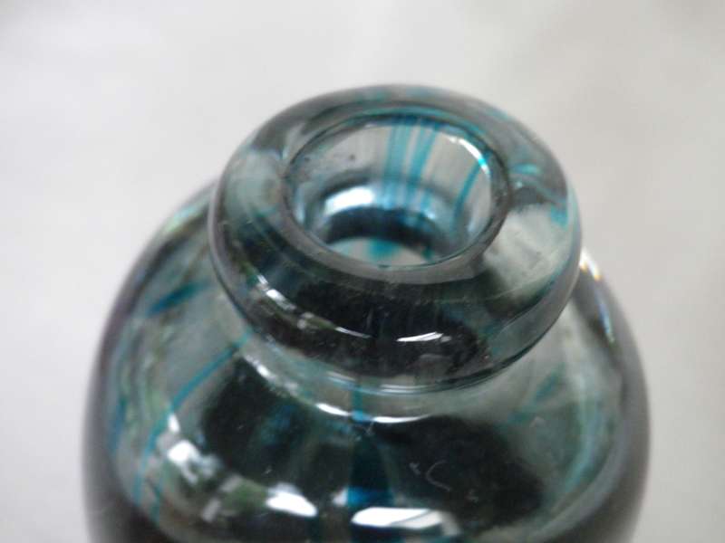 Studio Glass Scent perfume bottle with stopper. Likely DAVID READE