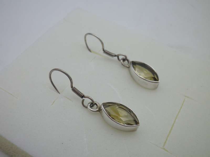 Pretty Sterling Silver & CITRINE Vintage drop earrings.  3 g