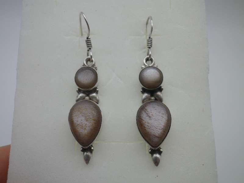 Gorgeous Sterling Silver Vintage drop Earrings. Sunstones?? 3.8cm