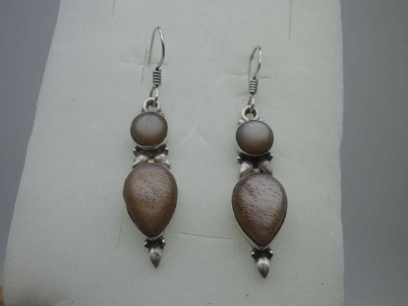 Gorgeous Sterling Silver Vintage drop Earrings. Sunstones?? 3.8cm