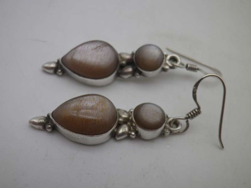 Gorgeous Sterling Silver Vintage drop Earrings. Sunstones?? 3.8cm