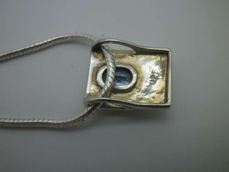 STERLING SILVER & TANZANITE NECKLACE. chain: 45cm long. 11g
