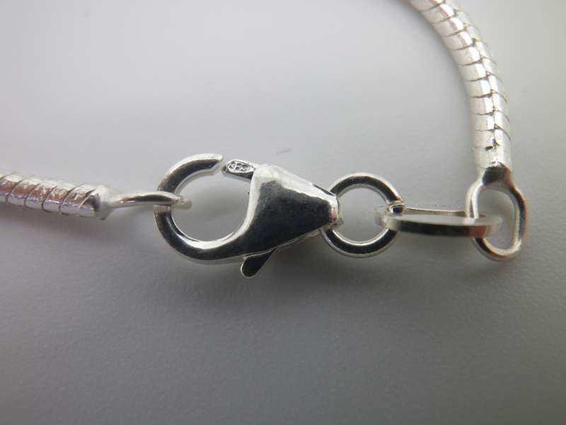 STERLING SILVER & TANZANITE NECKLACE. chain: 45cm long. 11g