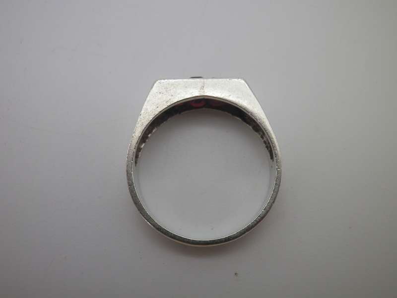 Sterling Silver wit 3 Garnet beads Vintage Spinner Ring. Size: P. 3.08 grams