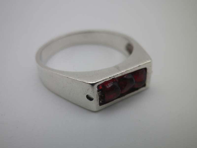 Sterling Silver wit 3 Garnet beads Vintage Spinner Ring. Size: P. 3.08 grams