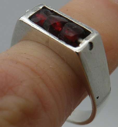 Sterling Silver wit 3 Garnet beads Vintage Spinner Ring. Size: P. 3.08 grams