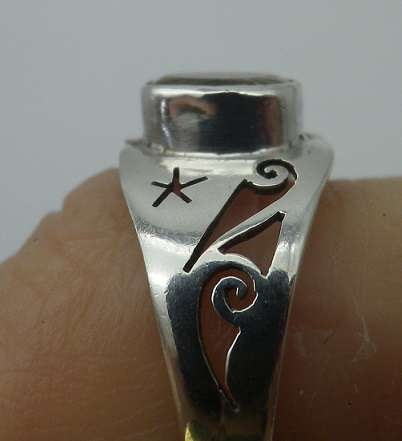 Sterling Silver & Citrine Vintage Designer Ring. 2 grms Size: N