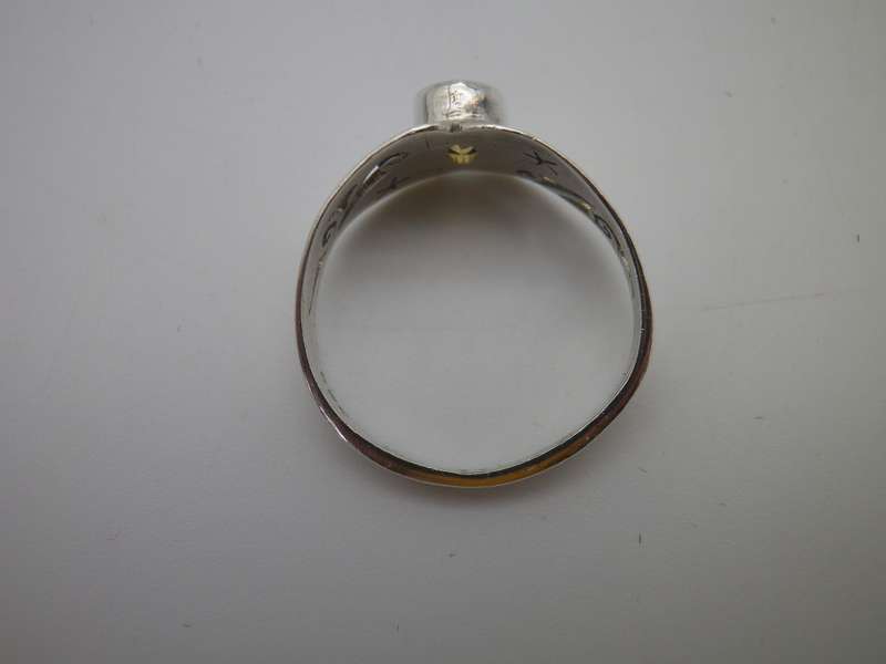 Sterling Silver & Citrine Vintage Designer Ring. 2 grms Size: N