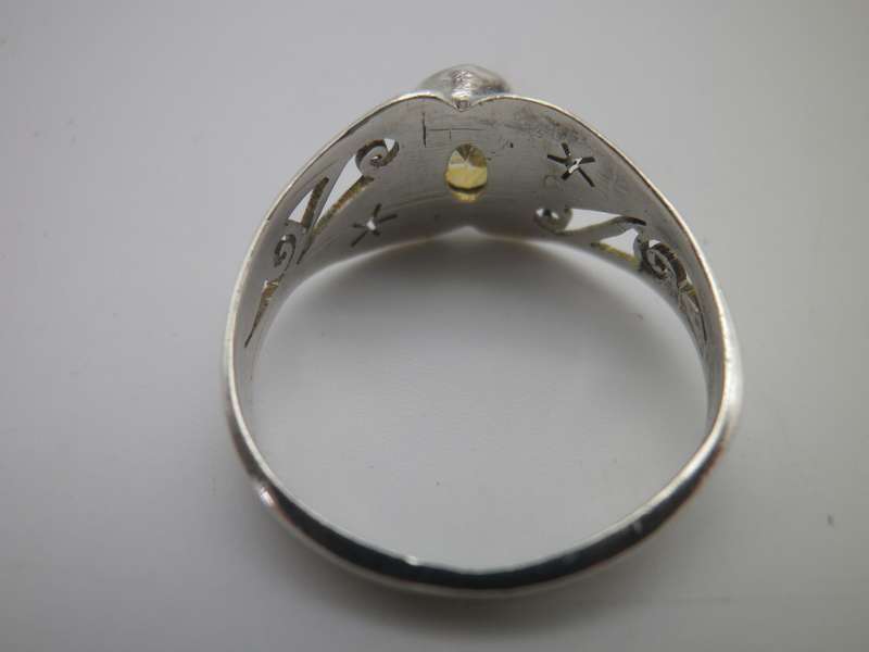 Sterling Silver & Citrine Vintage Designer Ring. 2 grms Size: N