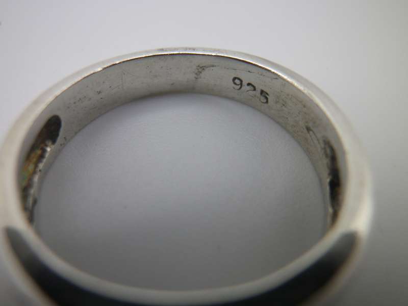 Sterling Silver & Peridot Vintage Ring.  3.7 grms Size: M