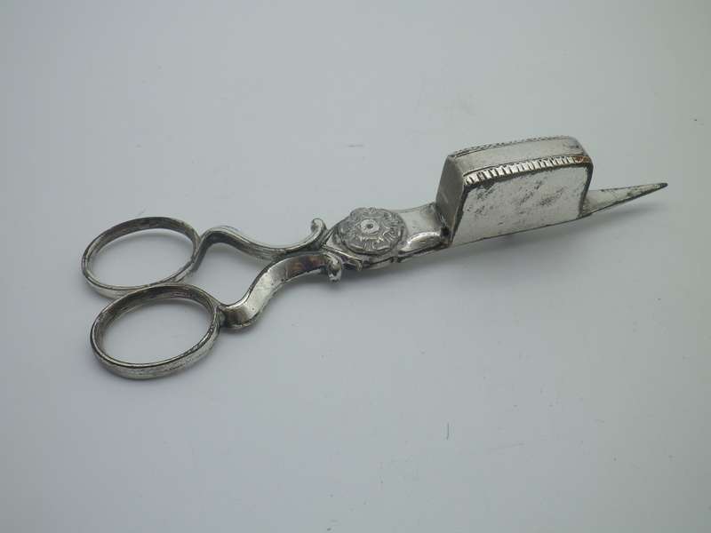 ANTIQUE Silver plated Steel CANDLE SNUFFER SCISSORS. London. 13cm long