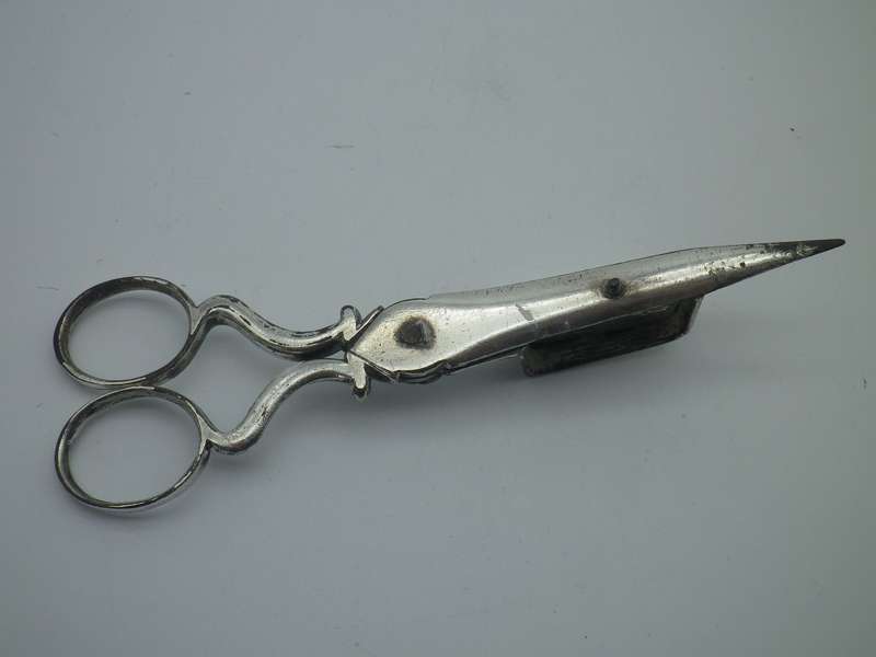 ANTIQUE Silver plated Steel CANDLE SNUFFER SCISSORS. London. 13cm long