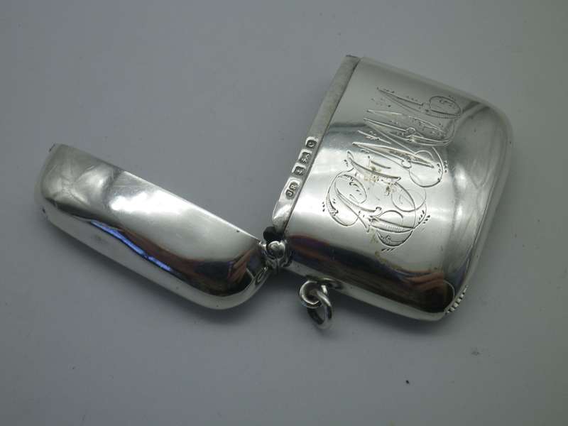 Antique hallmarked silver vesta case. Birmingham 1902, John Rose. 5x4.5 cm. 28.7g
