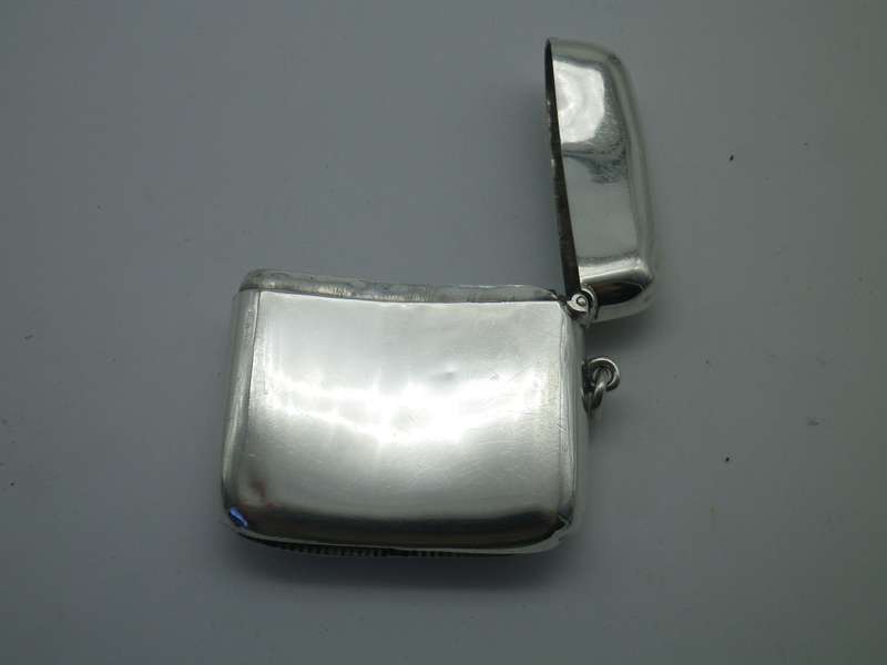 Antique hallmarked silver vesta case. Birmingham 1902, John Rose. 5x4.5 cm. 28.7g