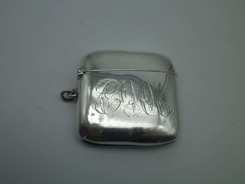 Antique hallmarked silver vesta case. Birmingham 1902, John Rose. 5x4.5 cm. 28.7g