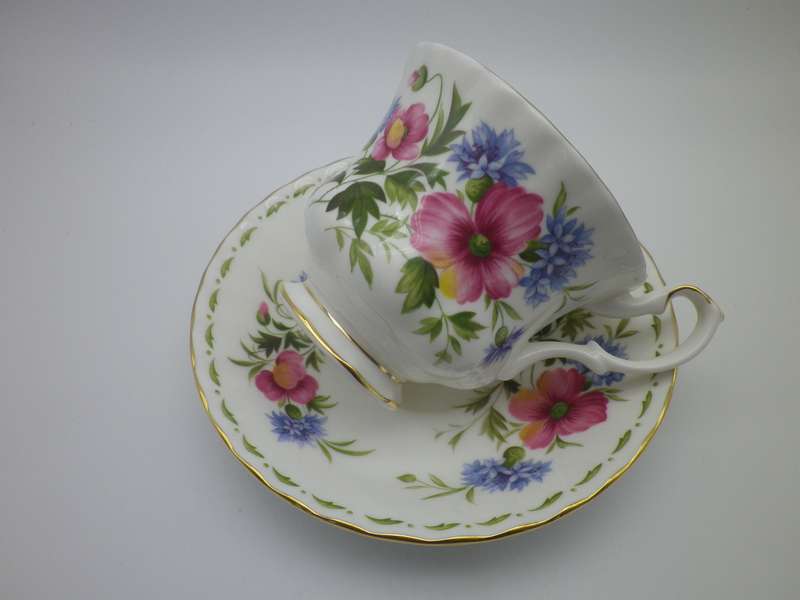 Royal Albert AUGUST flower of the month tea duo. Poppy