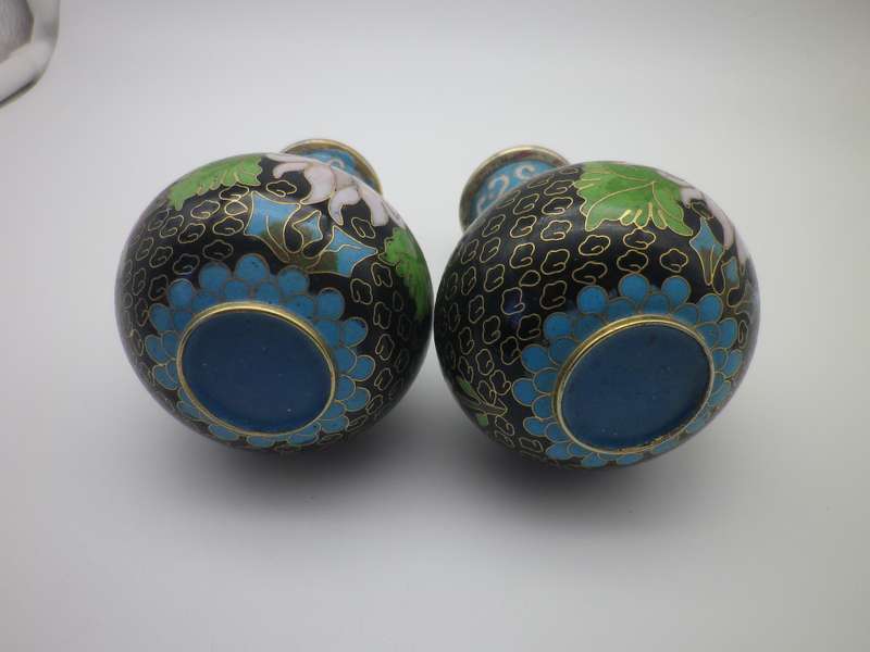 Pretty Pair matching Chinese Cloisonne vases. Chrysanthamum design. Republic period (1912-1949) 10cm