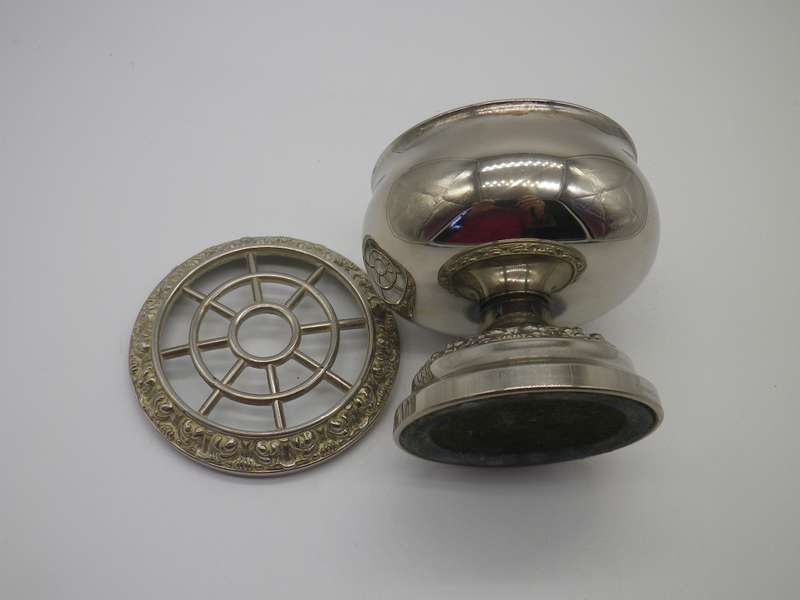 Good quality Small Vintage silver plated Ianthe Rose bowl. Made in England.