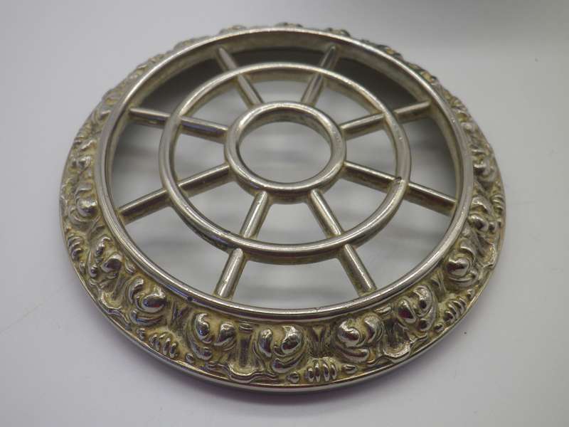 Good quality Small Vintage silver plated Ianthe Rose bowl. Made in England.