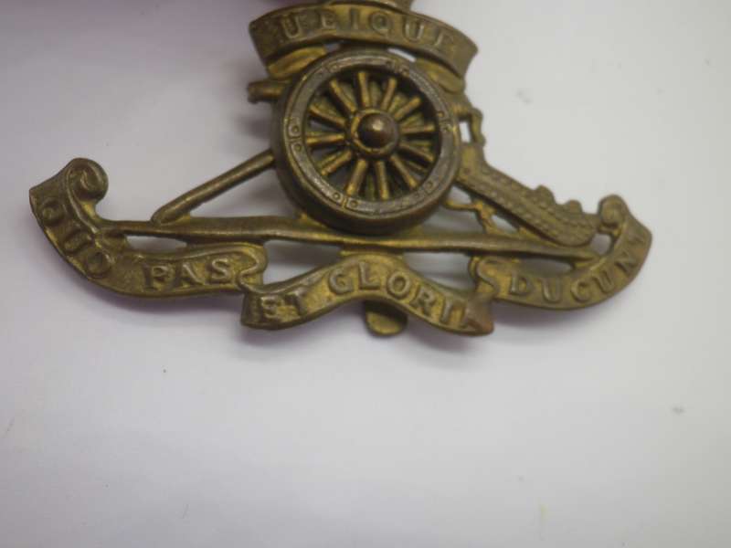 Vintage Royal Regiment of Artillery of the British Army Beret Cap Badge.