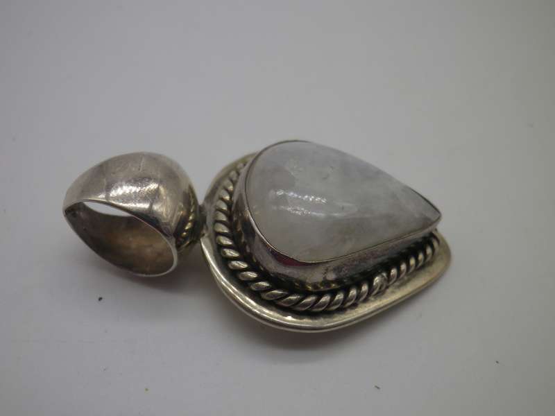 Vintage Chunky Sterling silver & MOONSTONE Pendant. 4.3 X 2.4cm 9g
