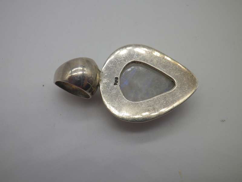 Vintage Chunky Sterling silver & MOONSTONE Pendant. 4.3 X 2.4cm 9g