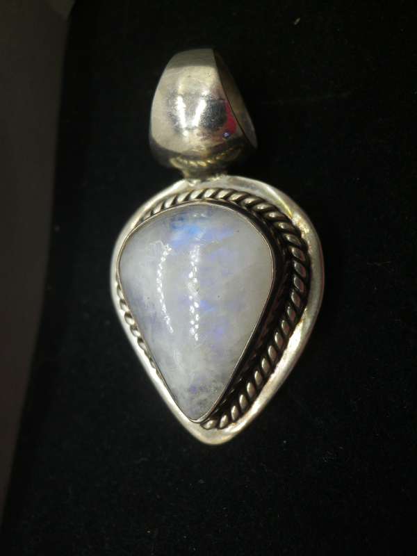 Vintage Chunky Sterling silver & MOONSTONE Pendant. 4.3 X 2.4cm 9g