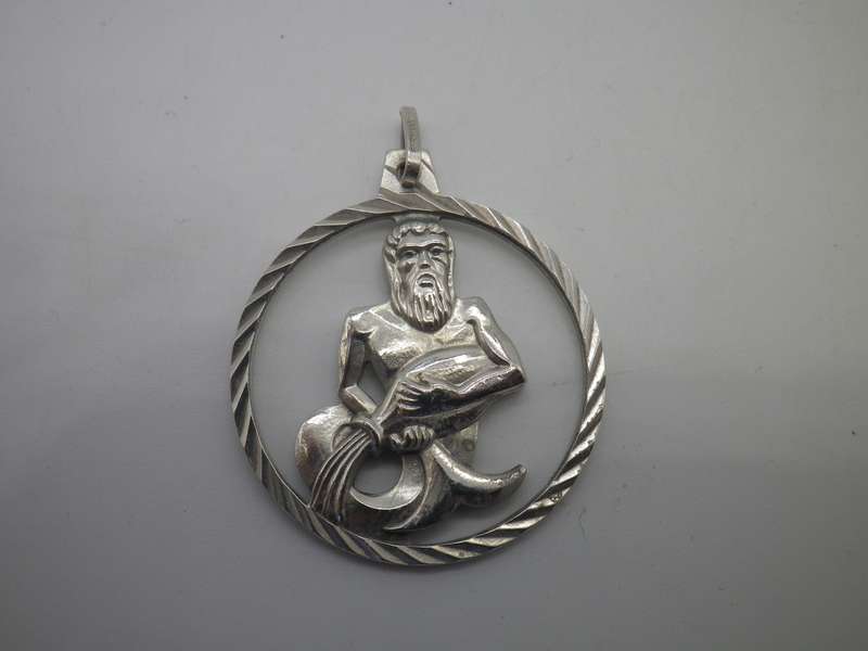 Large Sterling Silver aquarius zodiac pendant. 3.5 x 2.8cm