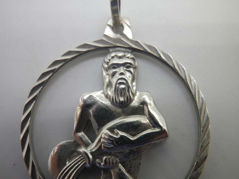Large Sterling Silver aquarius zodiac pendant. 3.5 x 2.8cm