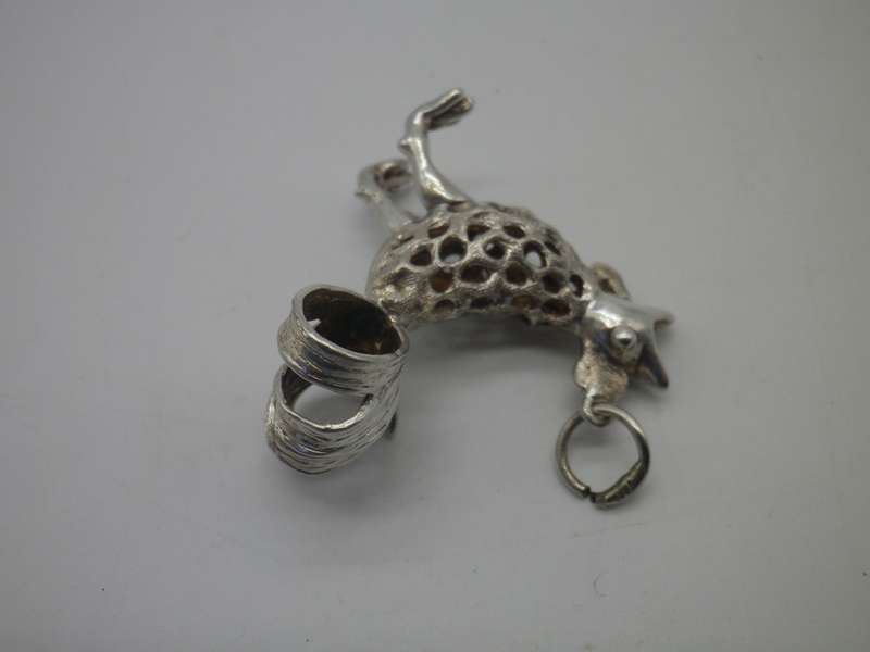 Large Hallmarked  Sterling Silver Rooster Pendant. LONDON 1975. 4cm x 3cm 9g