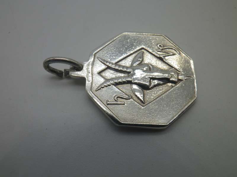 Vintage Sterling Silver Octagonal CAPRICORN ZODIAC PENDANT. 2.5cm x 2cm. 3.25g