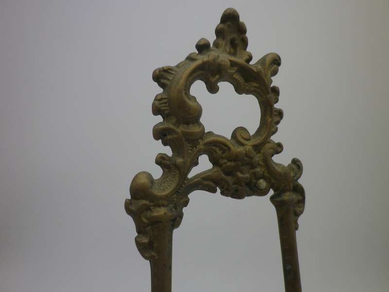 VINTAGE BRASS  STANDING PICTURE EASEL. 24cm