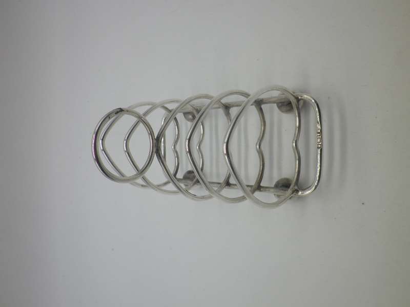 Hallmarked Sterling Silver 4 slice Toast Rack. Sheffield, 1915 Walker & Hall 62.30 g