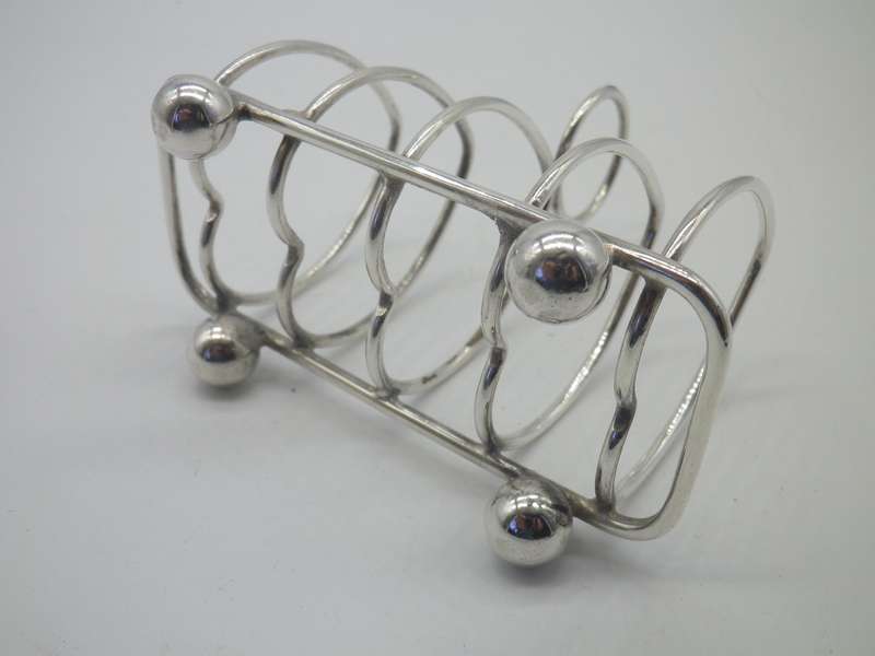 Hallmarked Sterling Silver 4 slice Toast Rack. Sheffield, 1915 Walker & Hall 62.30 g