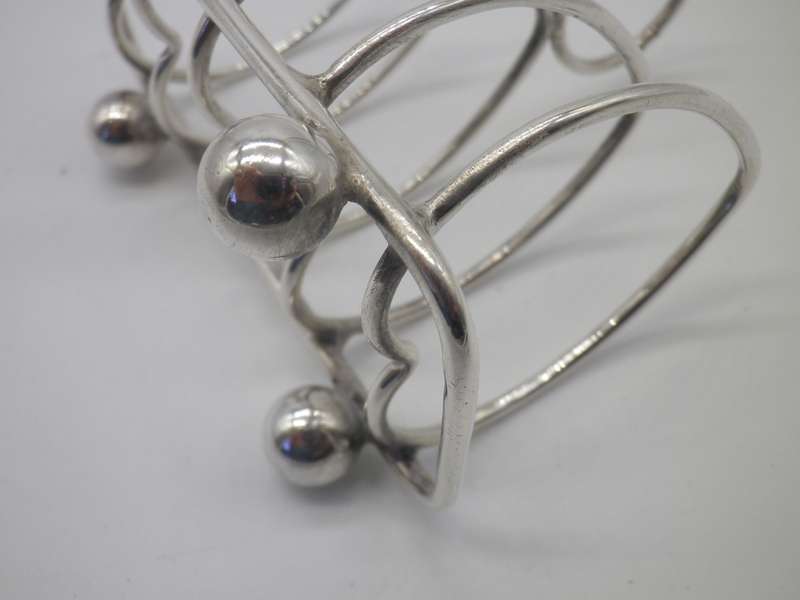 Hallmarked Sterling Silver 4 slice Toast Rack. Sheffield, 1915 Walker & Hall 62.30 g