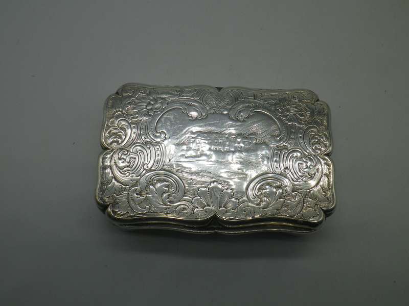 Antique Edinburgh 1840 George VI Scottish silver snuff Box with gilt interior. Maker: MC 106.3g