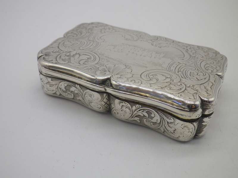 Antique Edinburgh 1840 George VI Scottish silver snuff Box with gilt interior. Maker: MC 106.3g