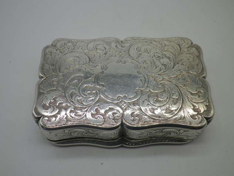 Antique Edinburgh 1840 George VI Scottish silver snuff Box with gilt interior. Maker: MC 106.3g