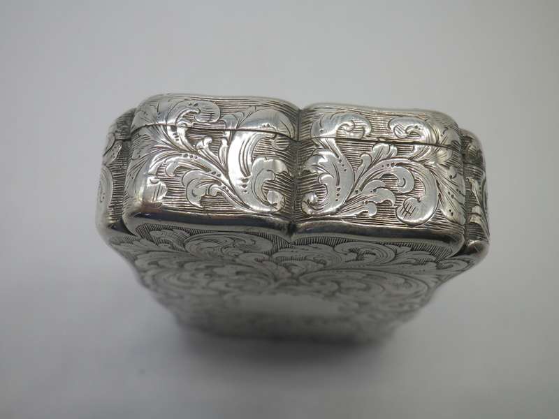 Antique Edinburgh 1840 George VI Scottish silver snuff Box with gilt interior. Maker: MC 106.3g