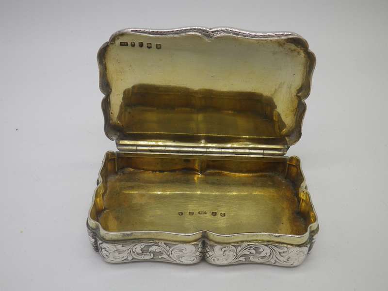 Antique Edinburgh 1840 George VI Scottish silver snuff Box with gilt interior. Maker: MC 106.3g