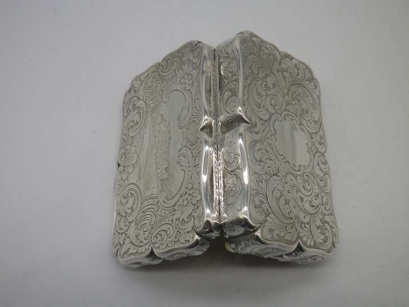 Antique Edinburgh 1840 George VI Scottish silver snuff Box with gilt interior. Maker: MC 106.3g
