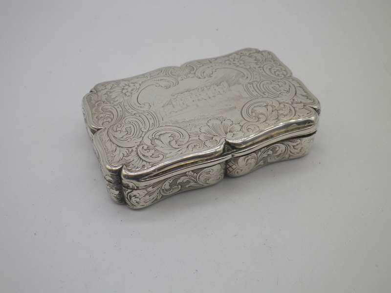 Antique Edinburgh 1840 George VI Scottish silver snuff Box with gilt interior. Maker: MC 106.3g