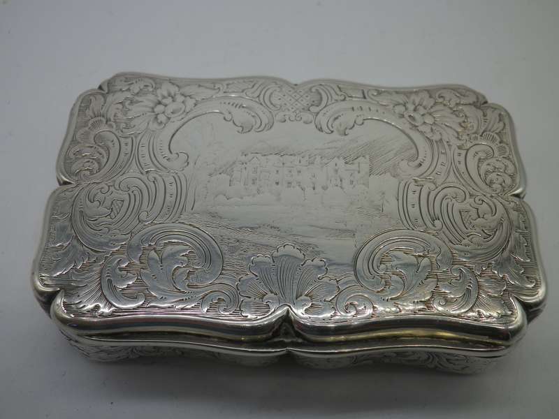 Antique Edinburgh 1840 George VI Scottish silver snuff Box with gilt interior. Maker: MC 106.3g
