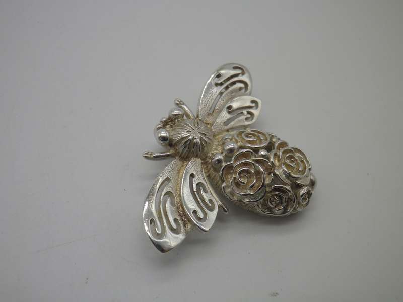 JENNA CLIFFORD Large Sterling Silver BEE DESIGNER pendant on Silver chain 4.5x3cm 21g EXQUISITE