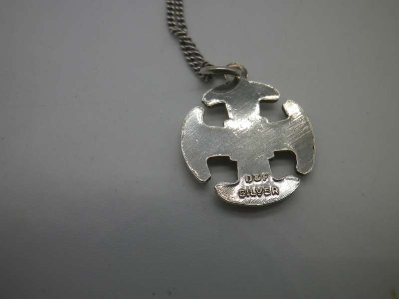 Dainty Vintage Sterling Silver CELTIC CROSS necklace. 4g