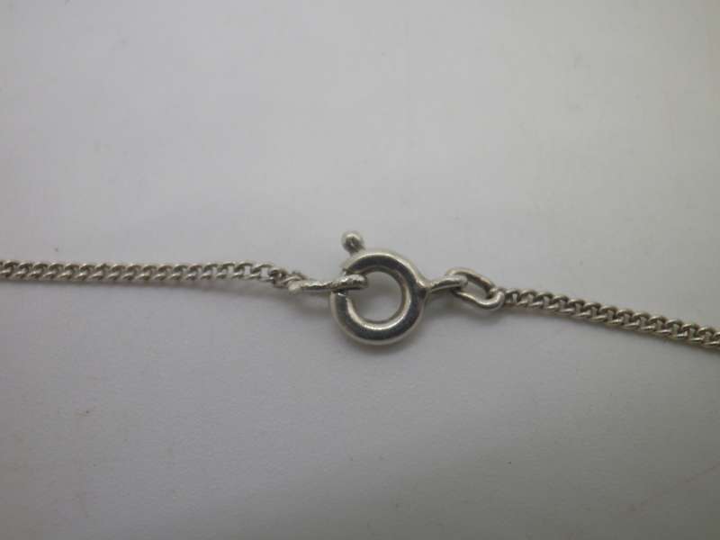 Dainty Vintage Sterling Silver CELTIC CROSS necklace. 4g