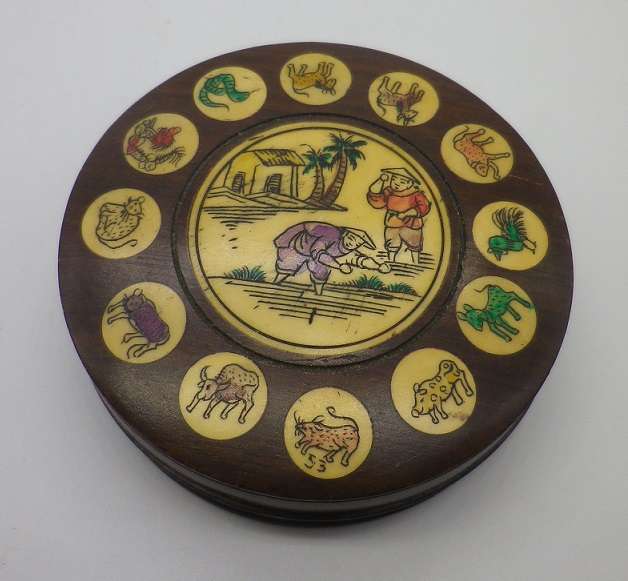 Vintage Signed Chinese Zodiac Inlaid Wooden Feng Shui Compass. Beautiful detail