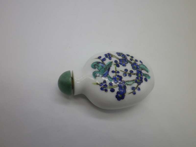 Vintage Chinese Ceramic Snuff bottle.