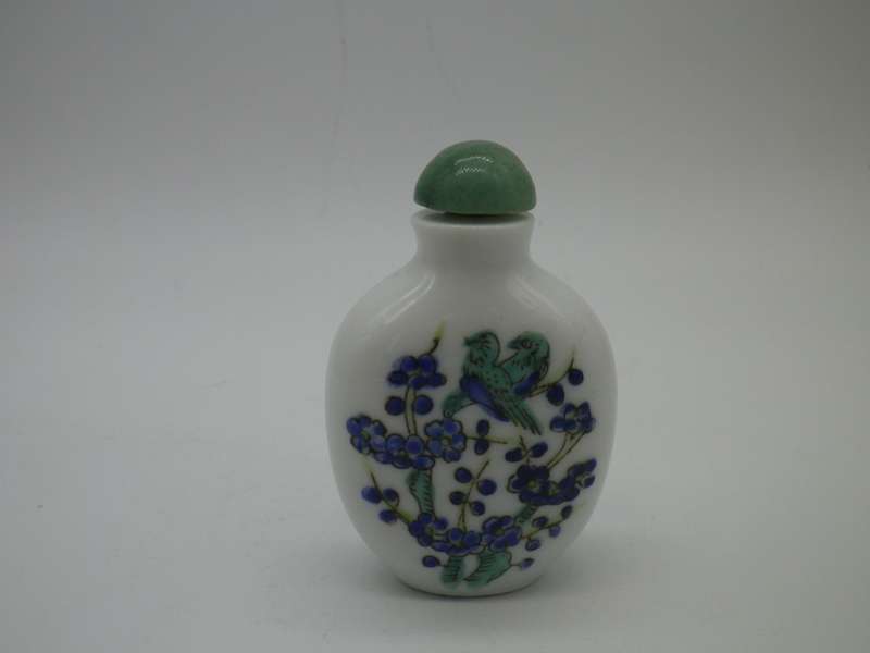 Vintage Chinese Ceramic Snuff bottle.