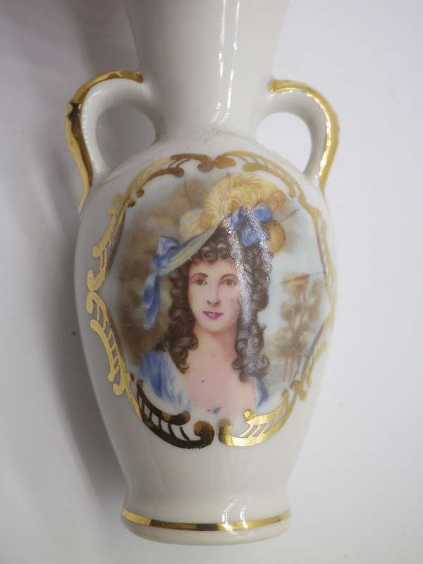 LIMOGES FRANCE Miniature Vintage vase. 9.5 cm